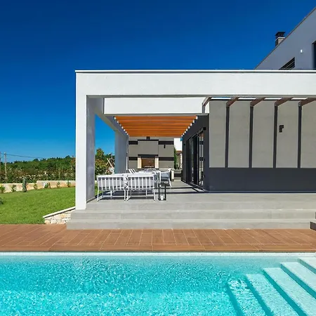 펜션 Sabina 포레치